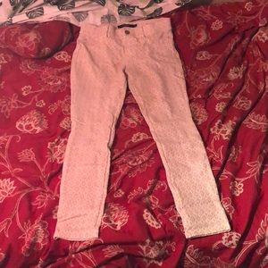 White patterned jeggings.